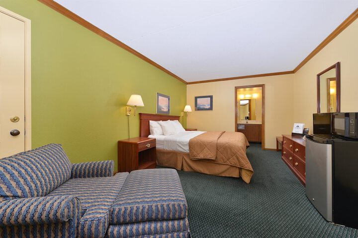Room 8 of 10