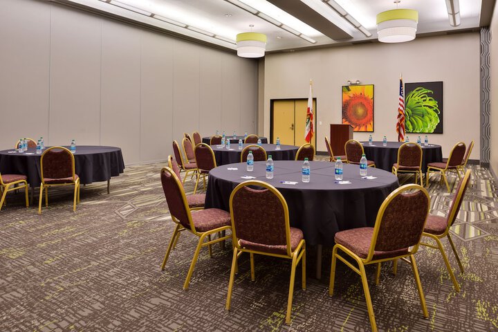 Holiday Inn Express & Suites Elk Grove Central - Hwy 99 by IHG