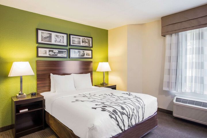 Room 13 of 28