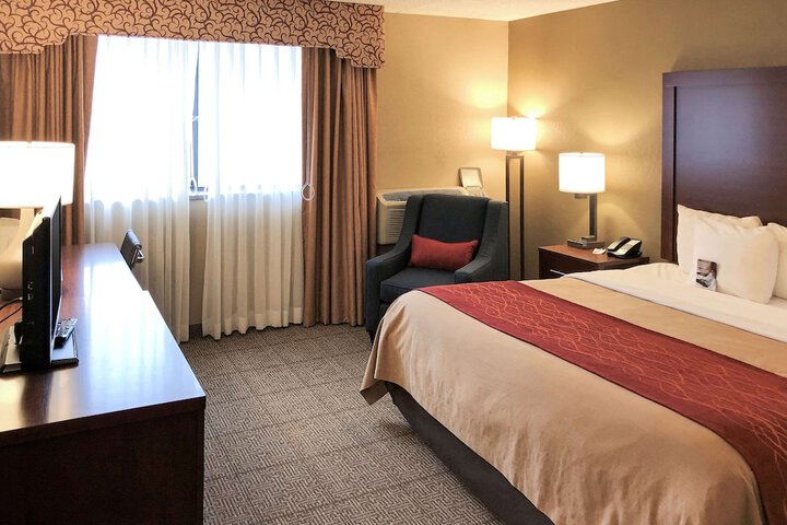 Room 7 of 12