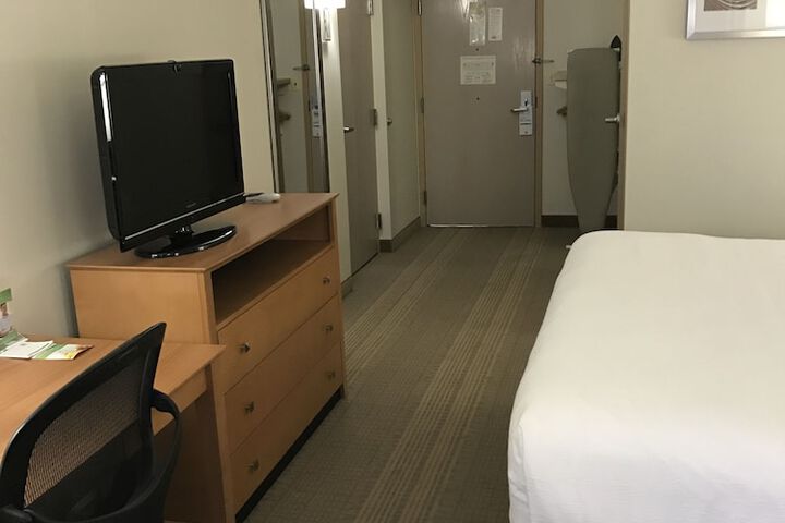 Room 32 of 61