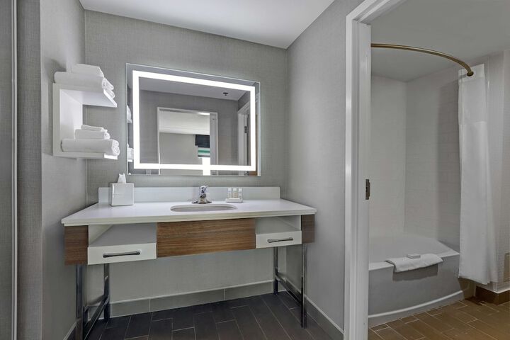 Hampton Inn & Suites by Hilton Belleville
