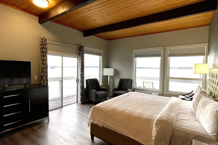 Tides Inn & Suites