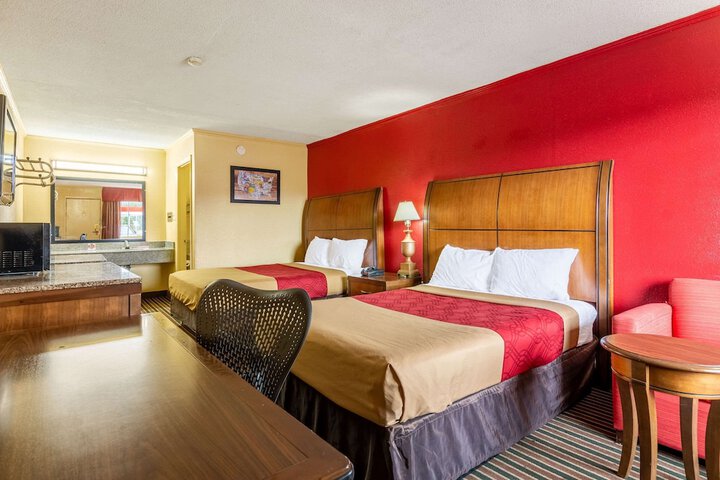 Room 13 of 27