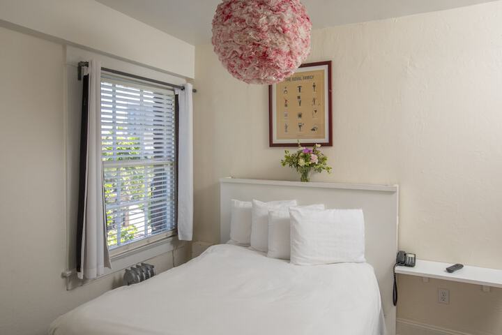 Room 26 of 120