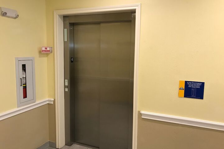 Days Inn & Suites by Wyndham Galveston West / Seawall