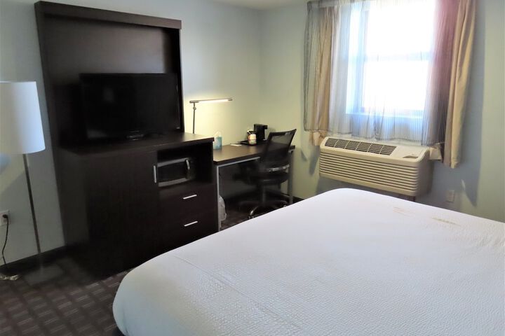 Room 35 of 76