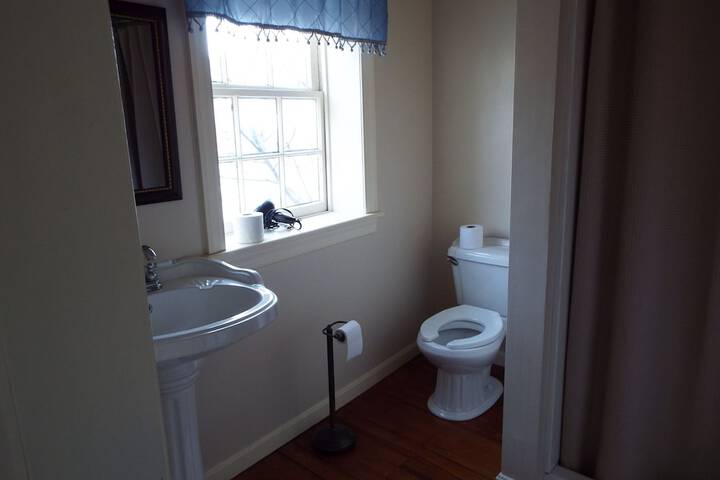 Room 27 of 38