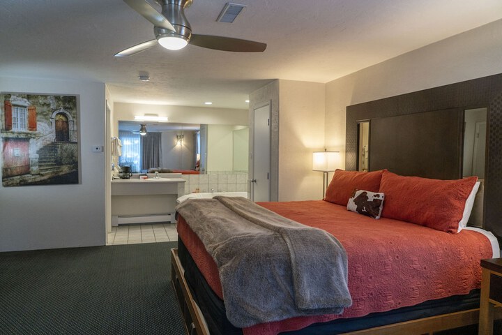 Room 13 of 32