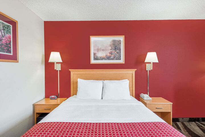 Room 8 of 14