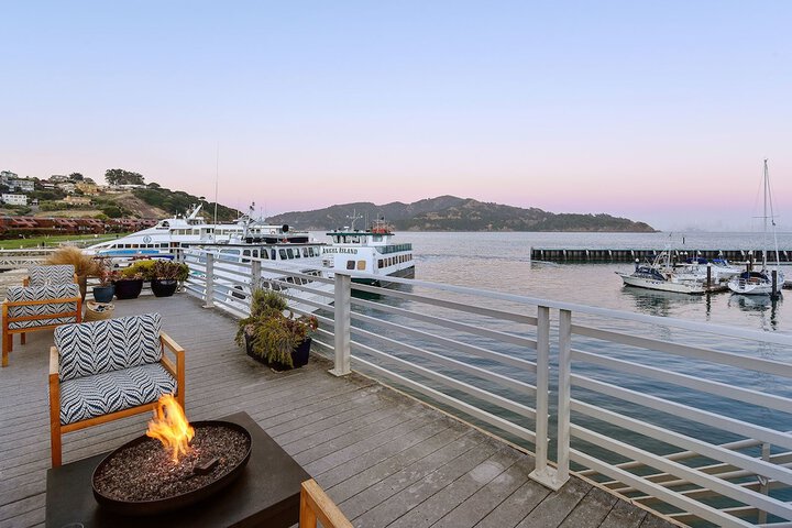 Waters Edge Hotel