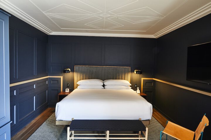 Room 53 of 108
