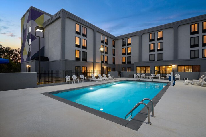 Spark by Hilton Decatur