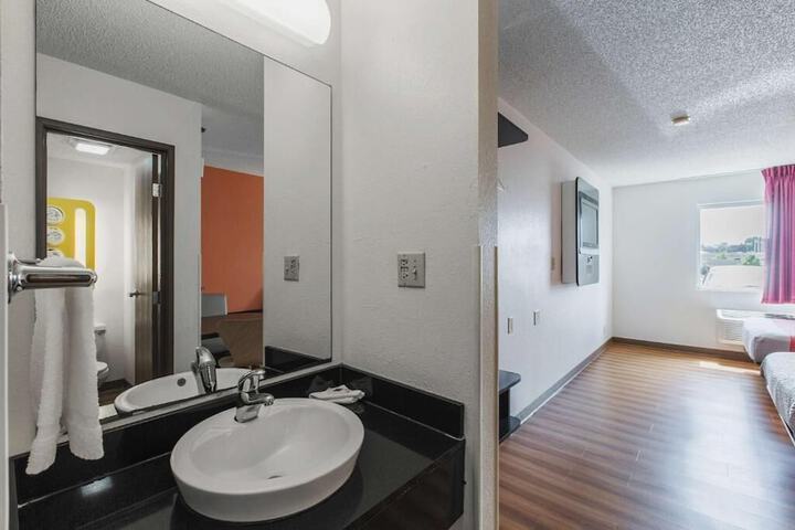 Room 6 of 40