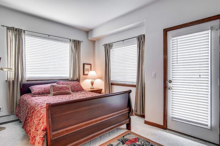 Room 33 of 46