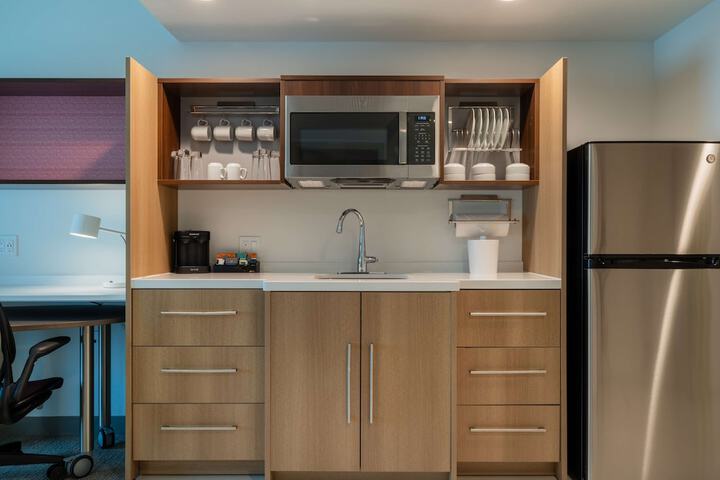 Home2 Suites by Hilton Atlanta Airport College Park