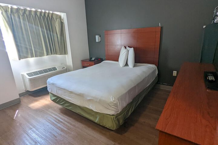 Room 33 of 35