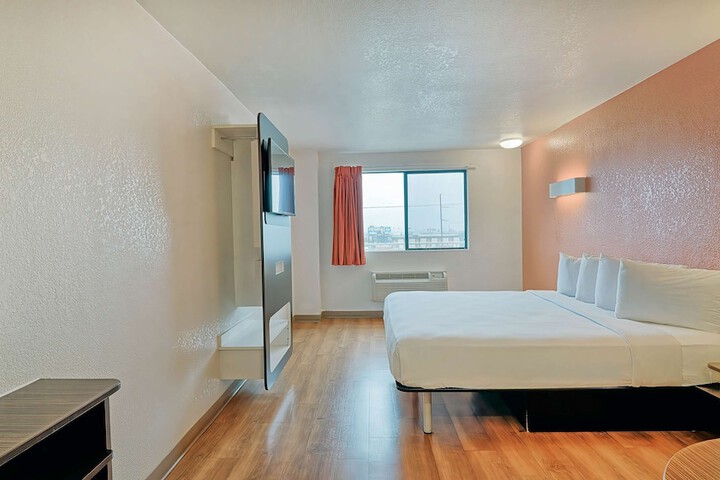 Room 26 of 45