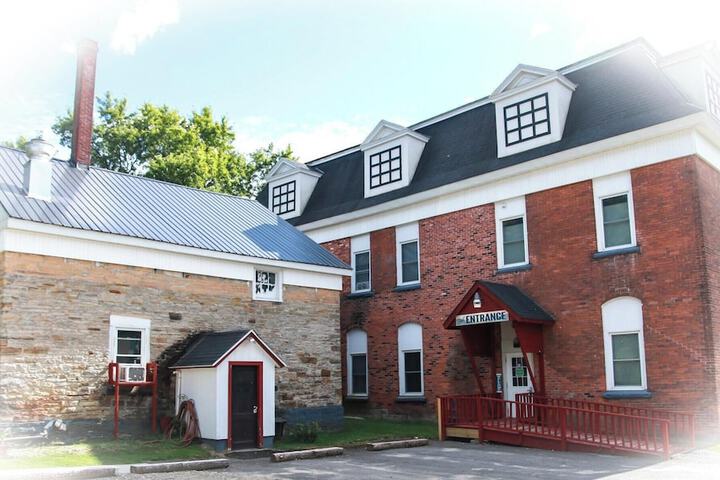 Foothills Lodge & Diner