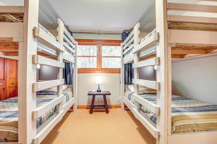 Rhinelander Chain of Lakes Home w / River Dock!