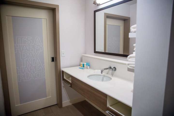Room 10 of 37