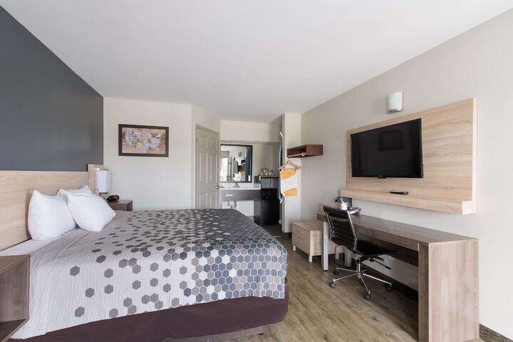 Room 17 of 22
