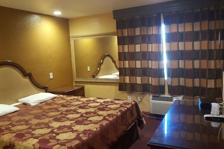 Room 21 of 36