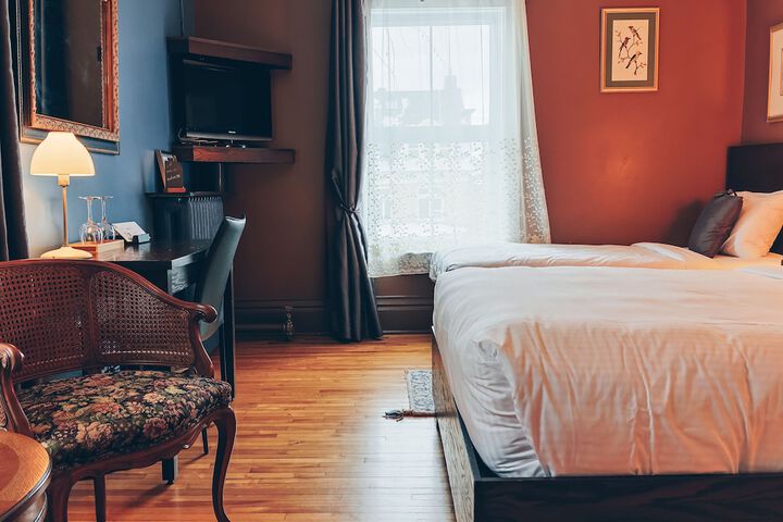 Room 20 of 102