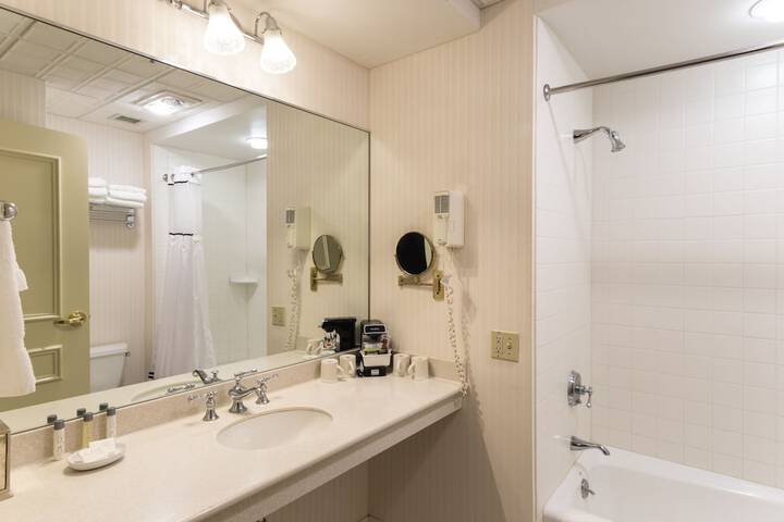 Room 13 of 40