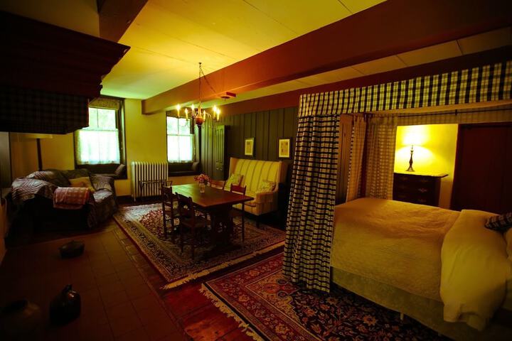 Room 8 of 28
