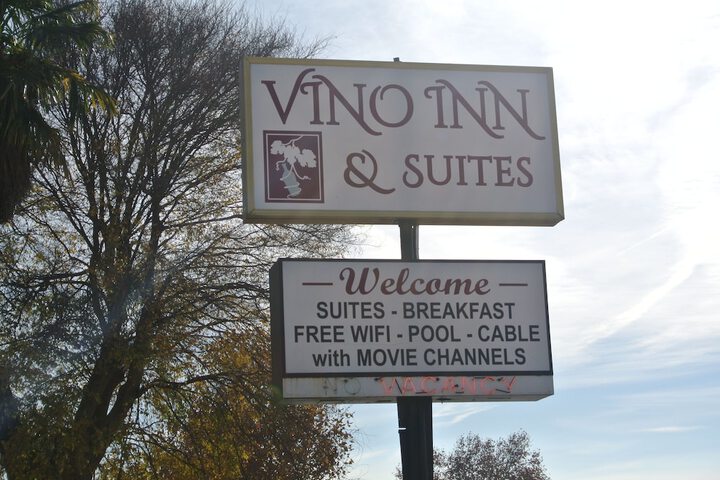 Vino Inn & Suites