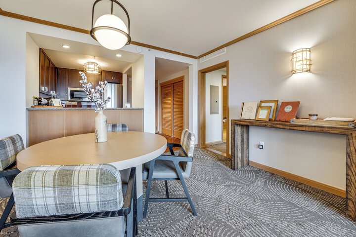 Mountain Views & Pool Access: Cle Elum Condo!