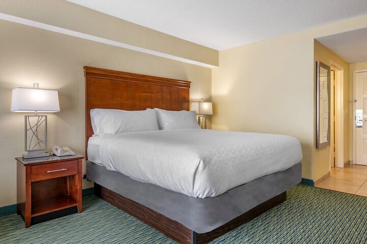 Room 40 of 119