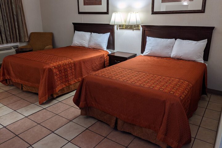 Room 4 of 17