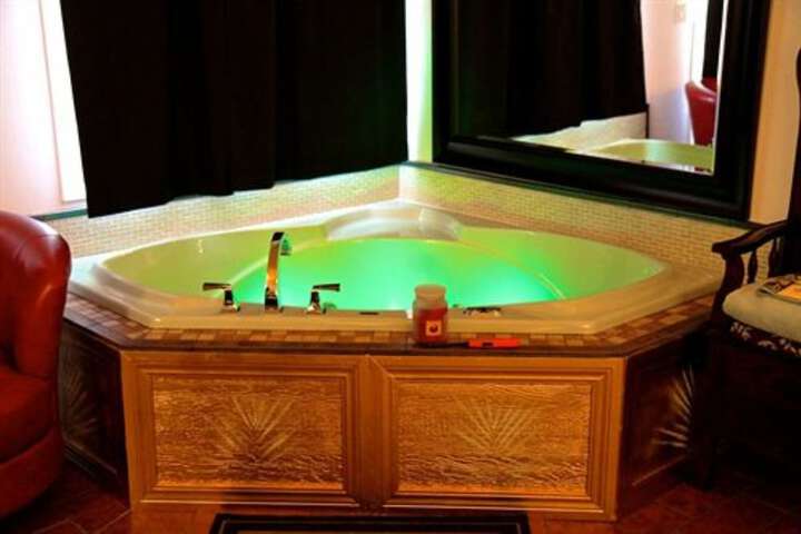 Hot Tub 99 of 101