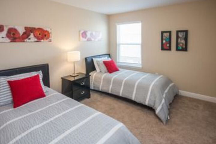 Oakview 4213 6 Br Villa by RedAwning