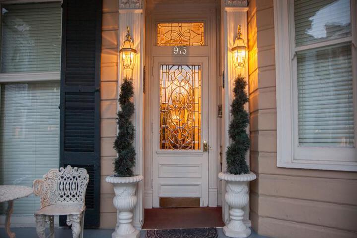 THE CORNSTALK HOTEL