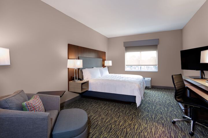 Room 17 of 33