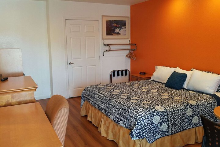 Room 10 of 17