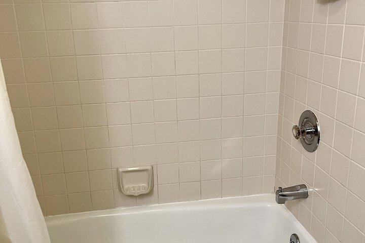 Room 6 of 27