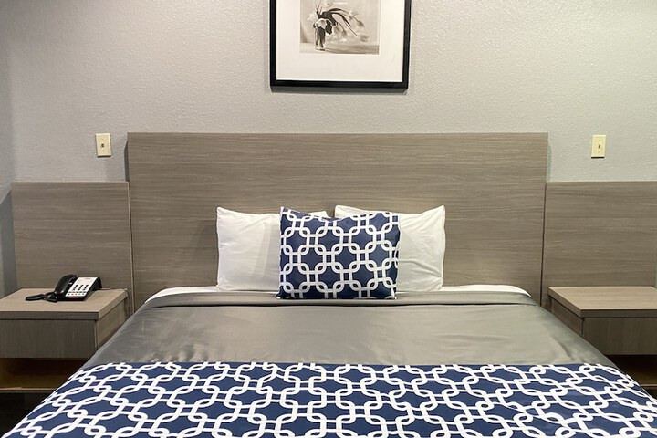 Room 28 of 64