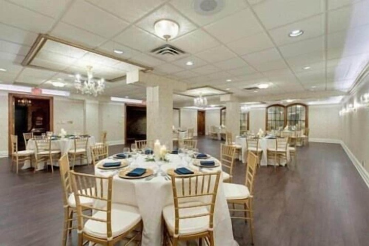 Ballroom/Hall 45 of 52