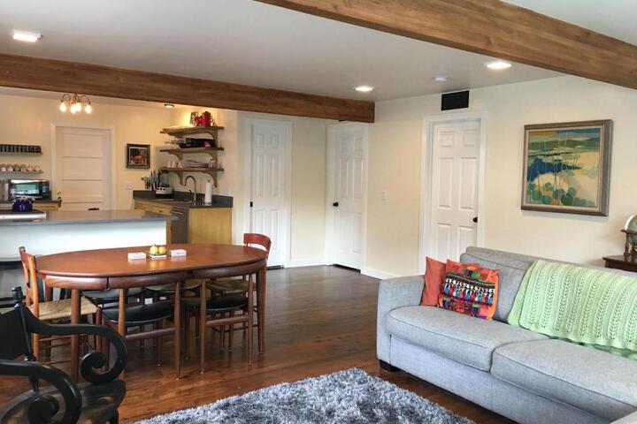 Adorable Home on the Park 10 Miles South of Eugene