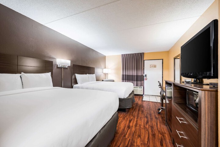 Room 10 of 19