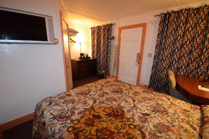 Room 25 of 53
