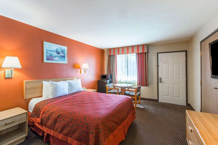 Room 10 of 24