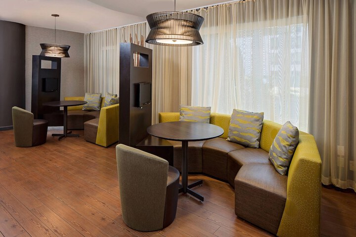 Hotel Interior 6 of 38