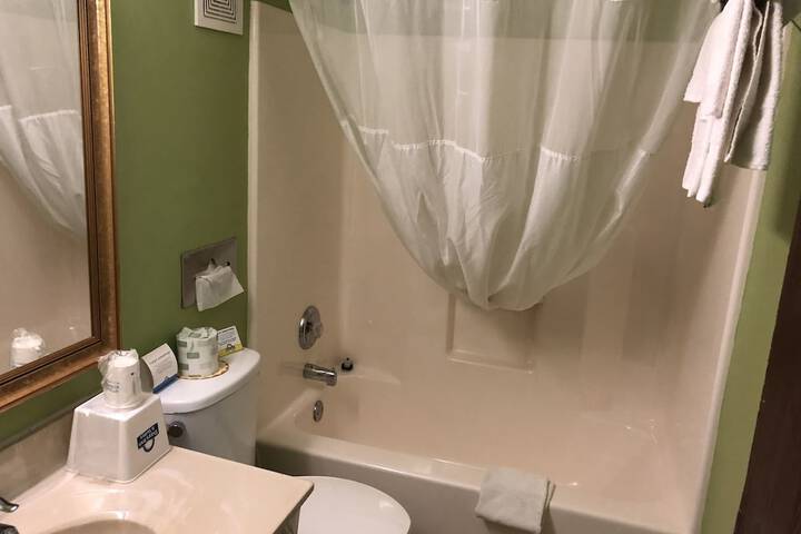 Room 25 of 29