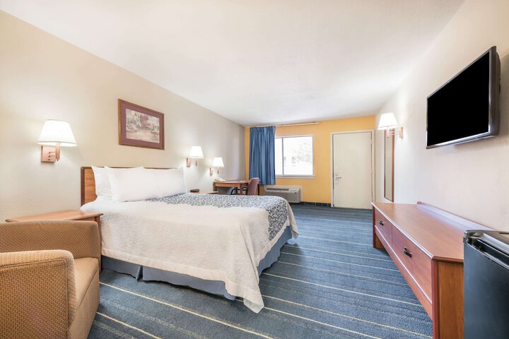 Room 11 of 13