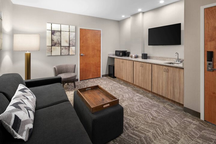 Room 21 of 28